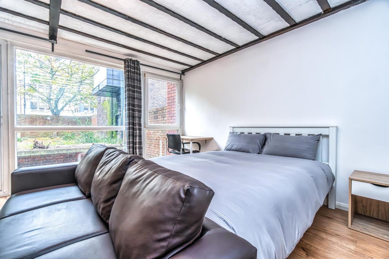 Cosy Guest House In Central Лондон Екстериор снимка