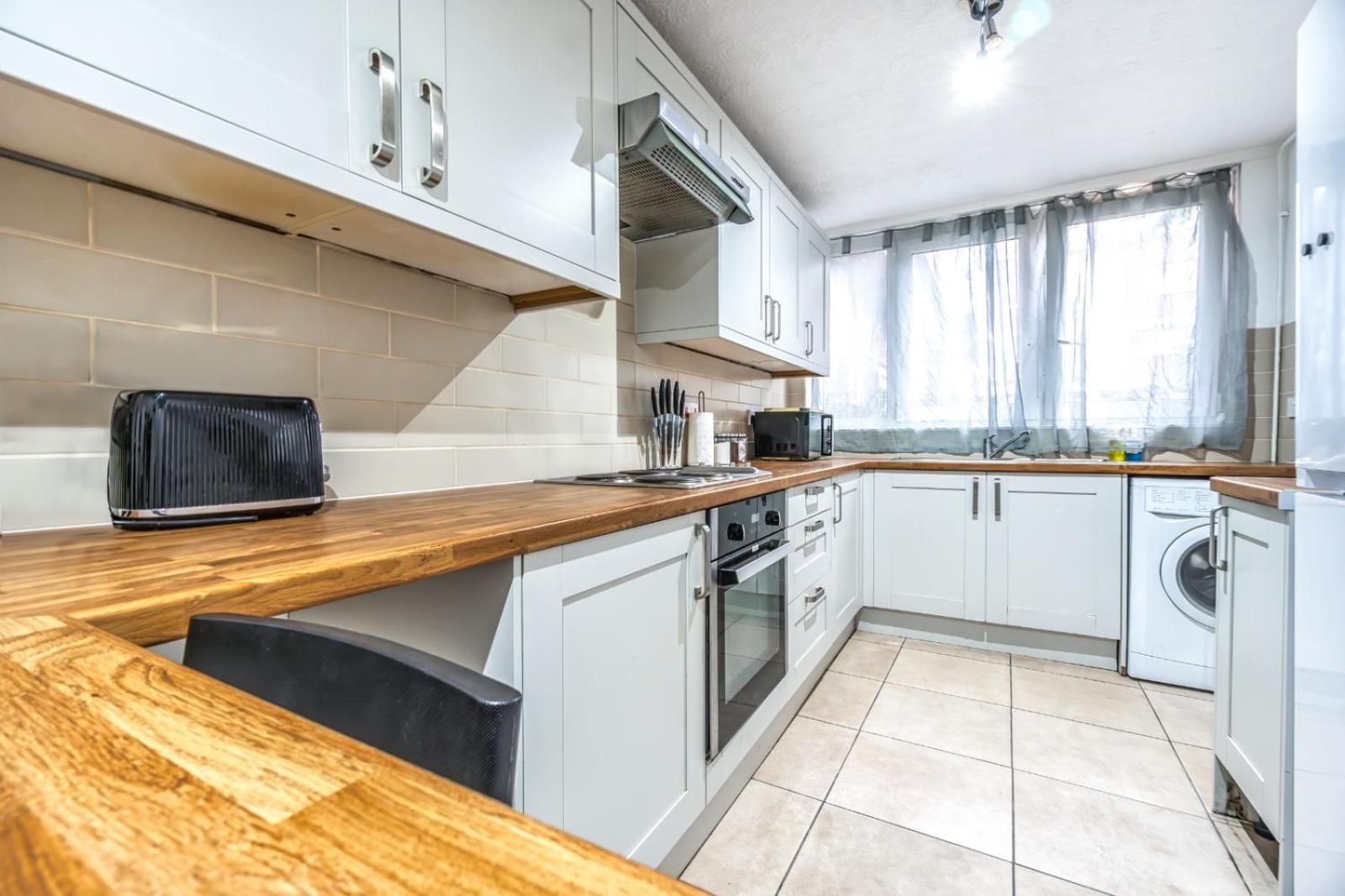 Cosy Guest House In Central Лондон Екстериор снимка